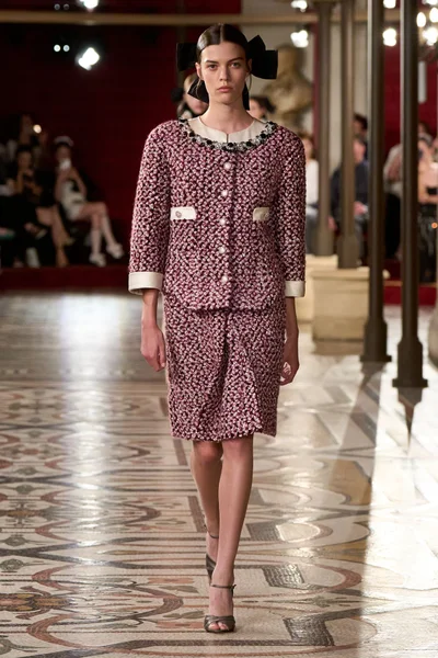 Look 10